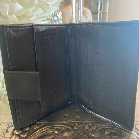 AUTHENTIC!! PRADA Nylon Green Wallet. Portafoglio tessuto Verde. - Picture 9 of 11